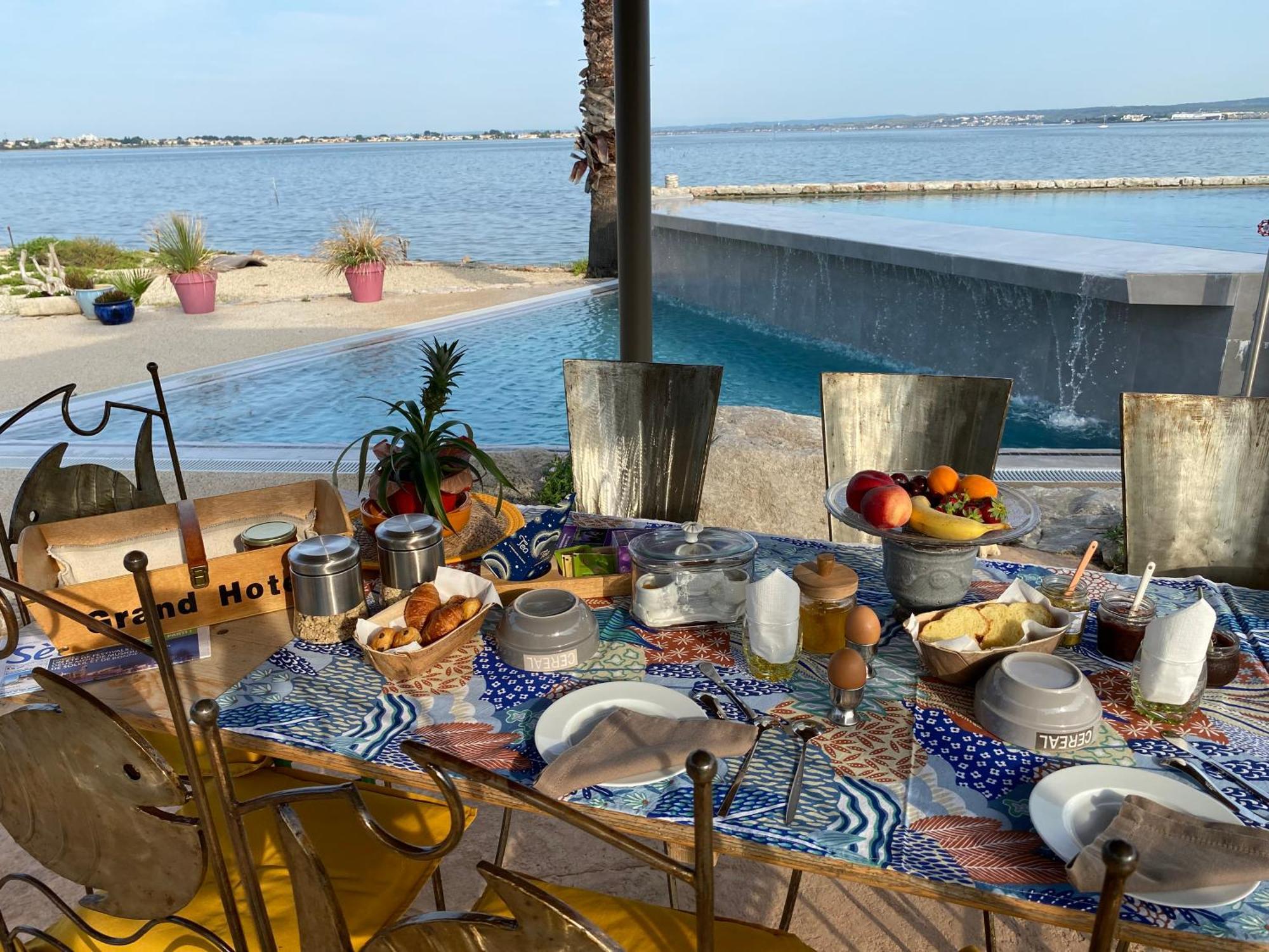 Bed and Breakfast Les Pieds Dans L'Eau Sète Esterno foto