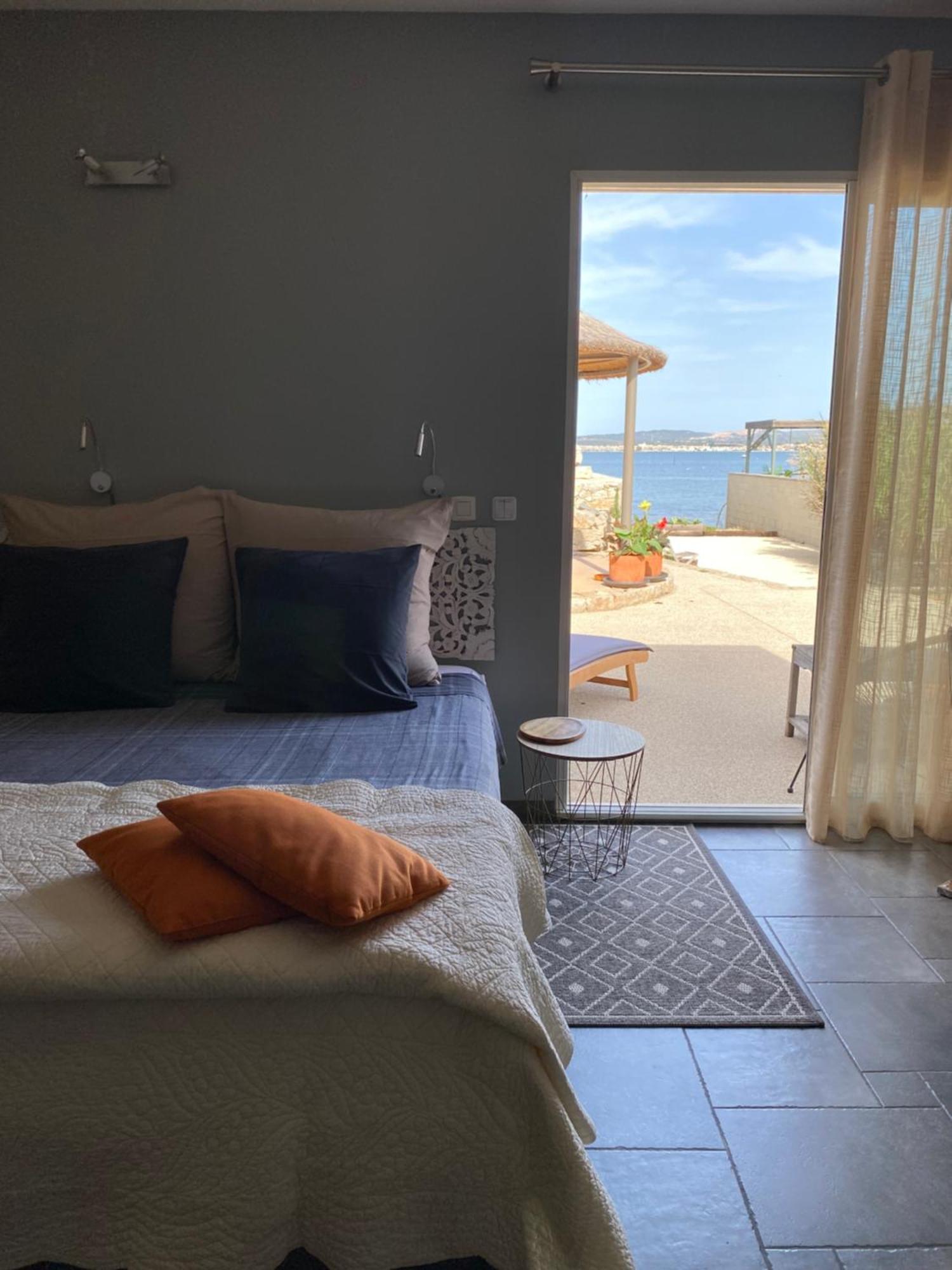 Bed and Breakfast Les Pieds Dans L'Eau Sète Esterno foto